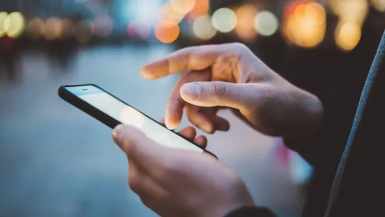 বাজারের ৬০ শতাংশ ফোন অবৈধ, জানুন আপনার ফোনের অবস্থা বাজারের ৬০ শতাংশ ফোন অবৈধ জানুন আপনার ফোনের অবস্থা | Dhaka Headline | ঢাকা হেডলাইন